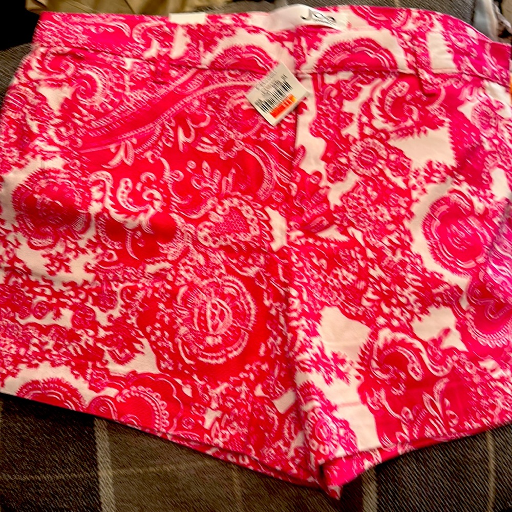 Woman shorts size 10 with tag